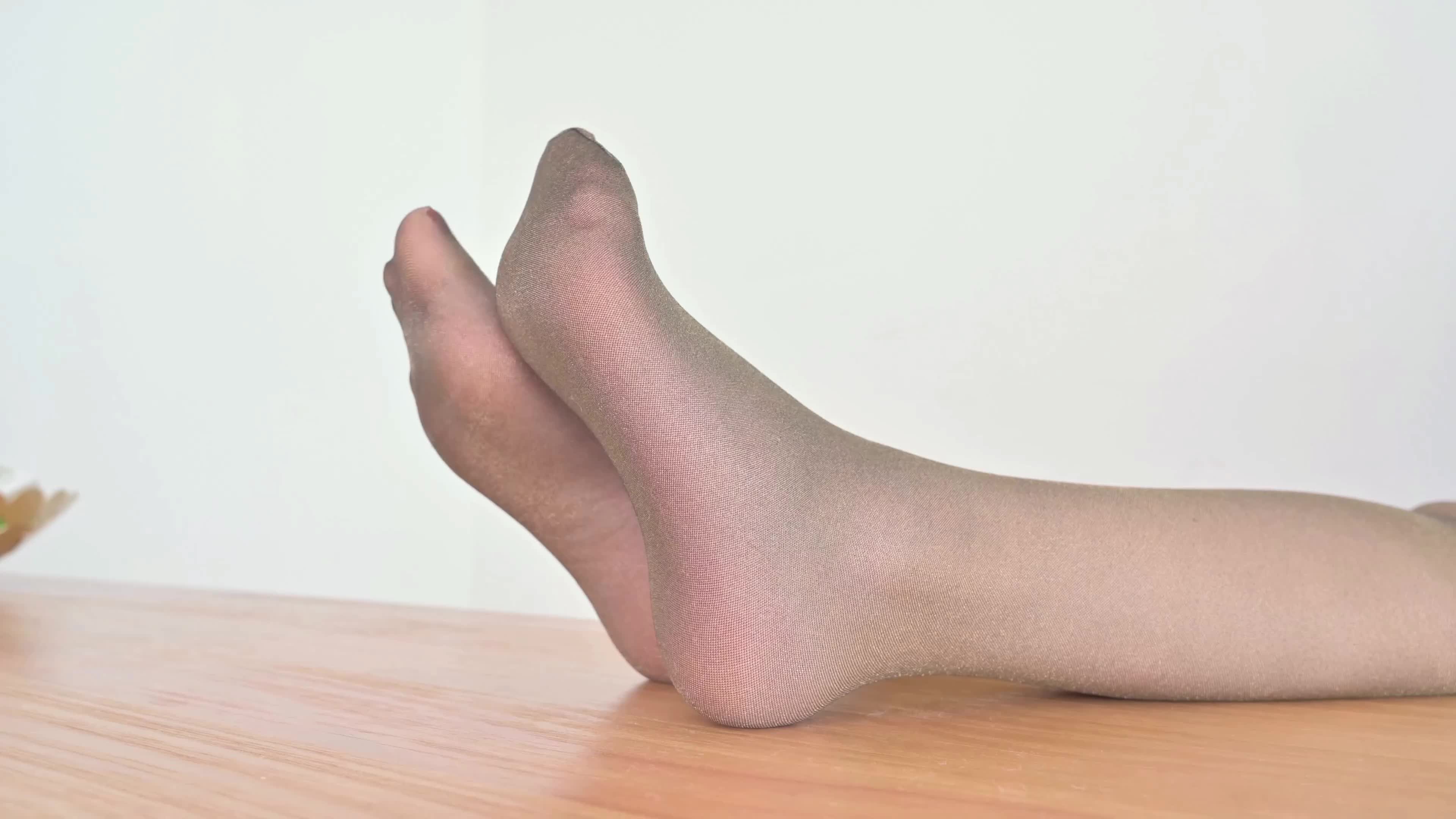 图片[3]-SSA丝社_短片_NO.272_蜜桃_国产珞樱品牌金银闪光丝袜_1V_584.4M - aifuli.cc-aifuli.cc