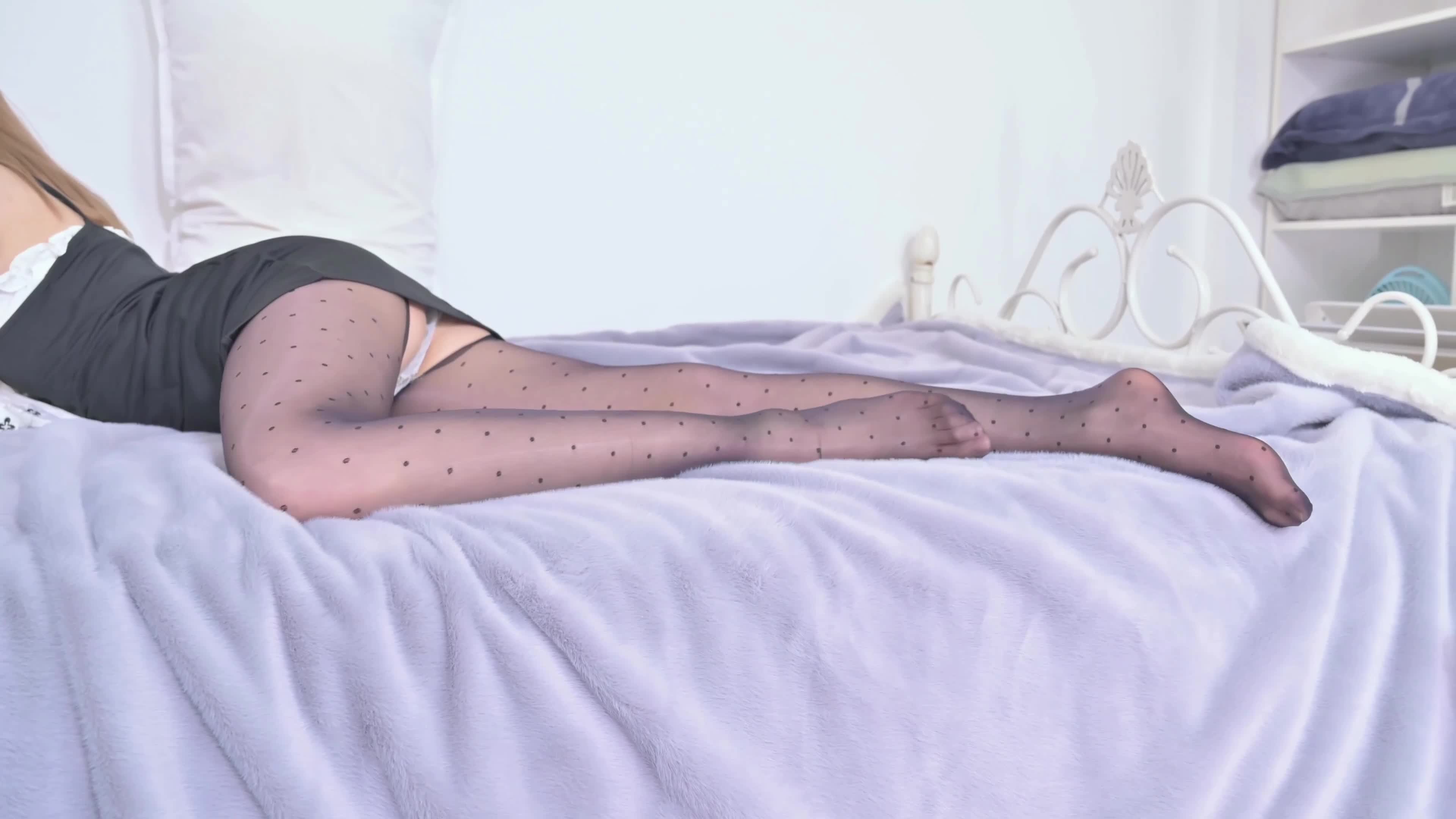 SSA丝社_短片_NO.355_梓琦_波点油亮开裆丝袜_1V_372.2M - aifuli.cc-aifuli.cc