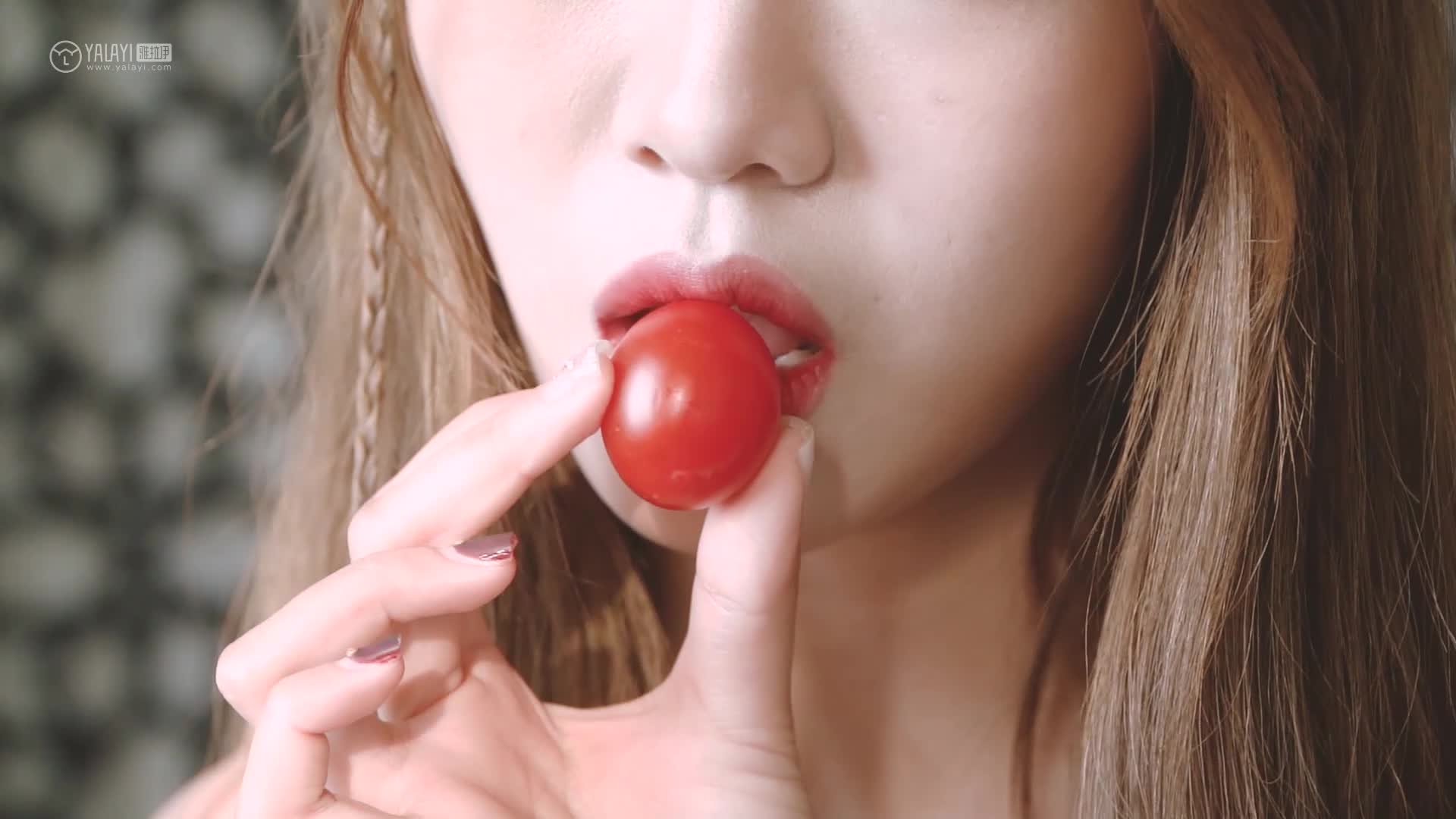 图片[5]-YALAYI雅拉伊_视频_2019.04.23_V029_一抹红映晴_钟晴_1V_141M - aifuli.cc-aifuli.cc