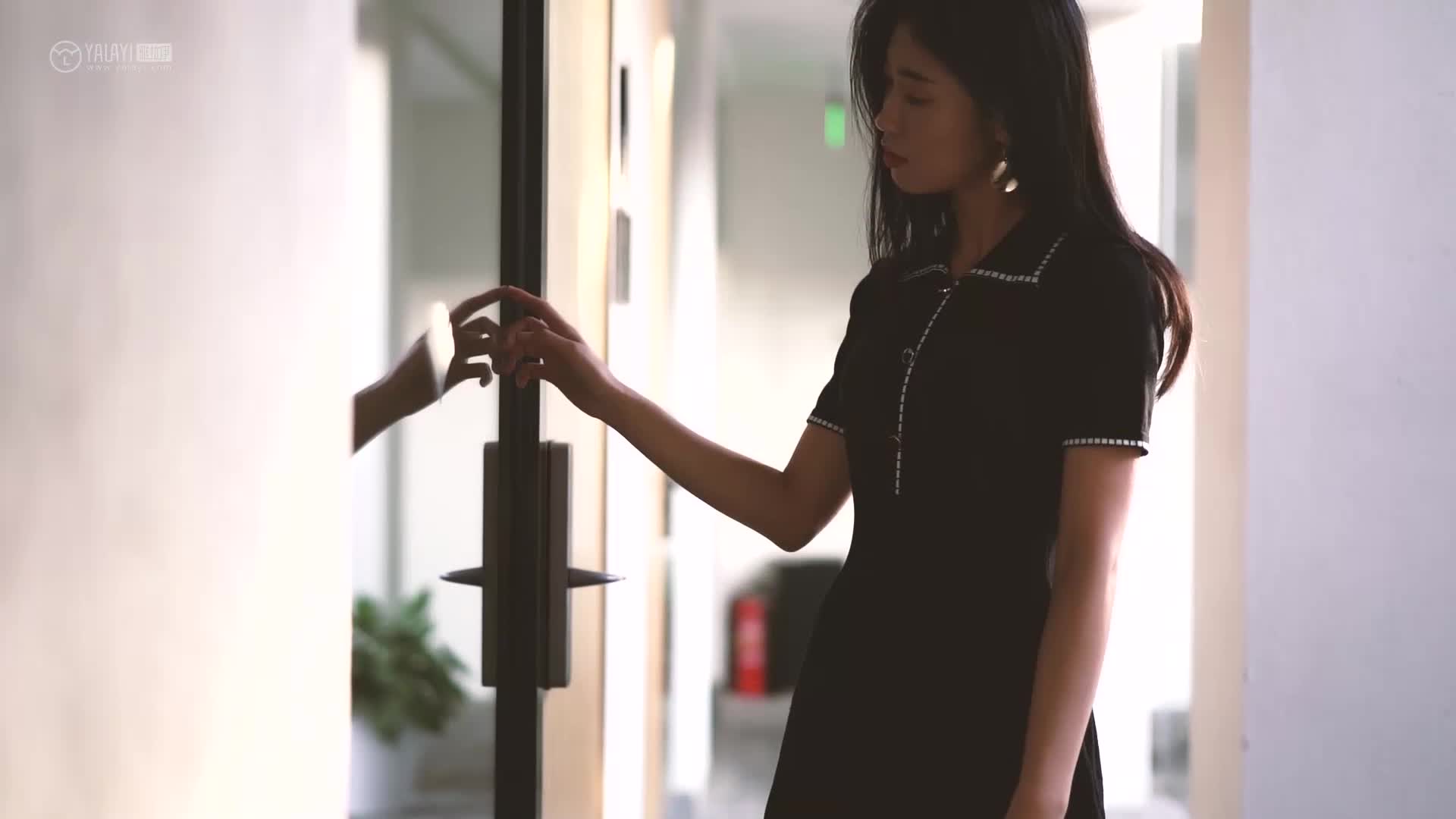 YALAYI雅拉伊_视频_2019.05.06_V032_款款情深_乔妹儿_1V_117M - aifuli.cc-aifuli.cc