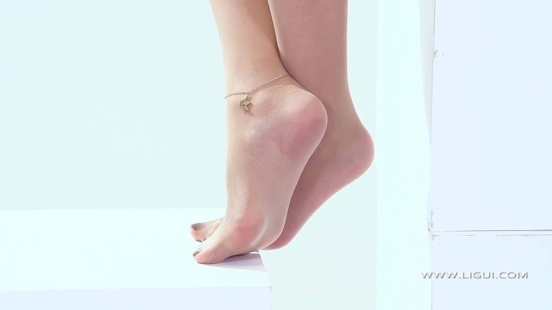 图片[2]-Ligui丽柜_HD视频_2020.10.08_袜底风光_文芮_1V_383MB - aifuli.cc-aifuli.cc