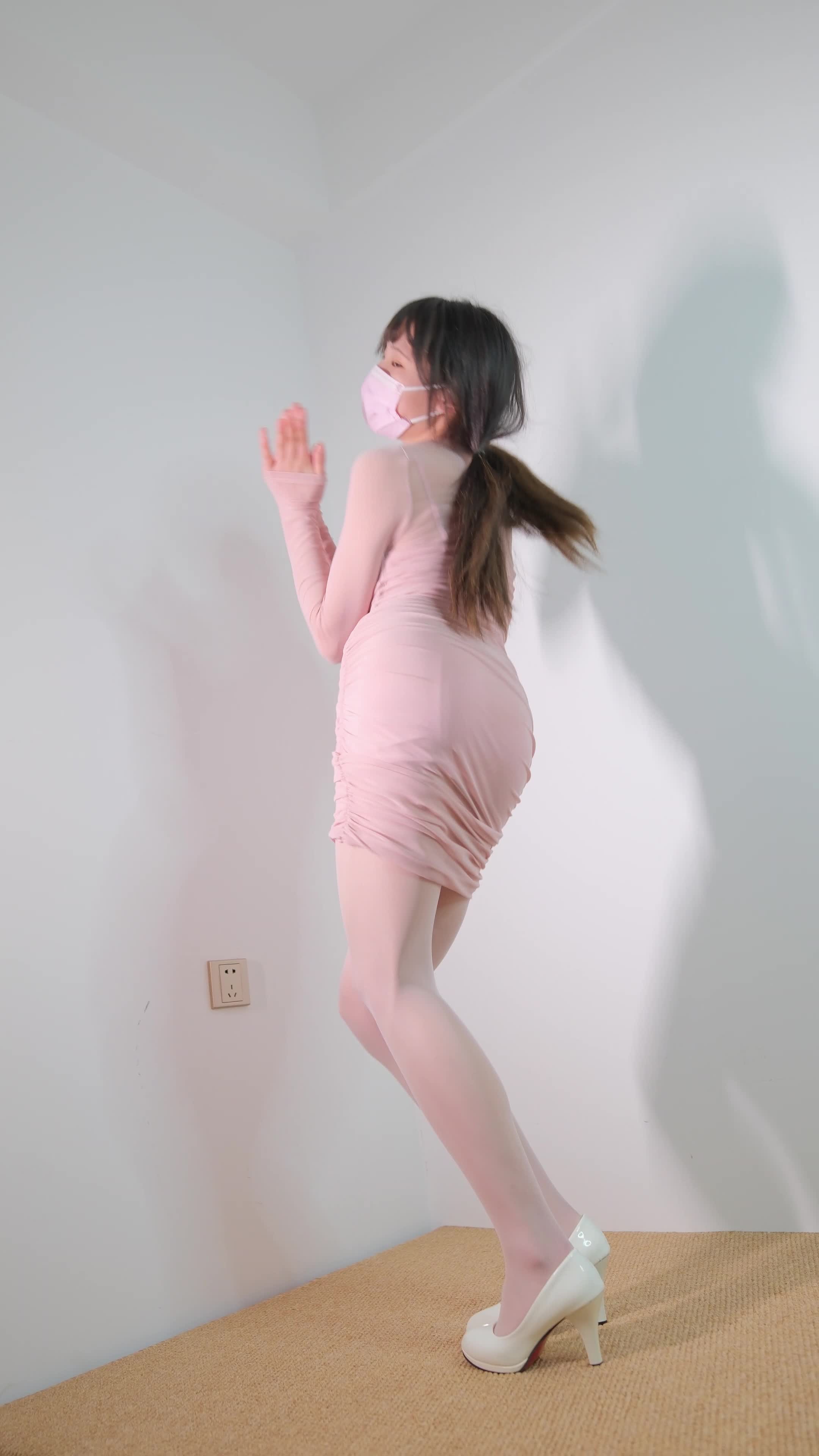 森萝财团_内部VIP系列_春雪_06E4K_116P2V_8.05GB-aifuli.cc