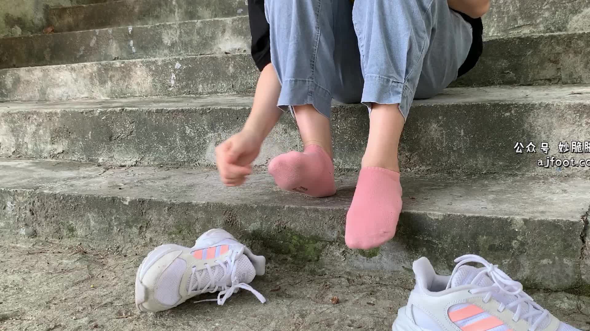 图片[2]-见新摄影_NO.013_大学护理美女户外牛仔裤棉袜_63P1V_1.62G - aifuli.cc-aifuli.cc