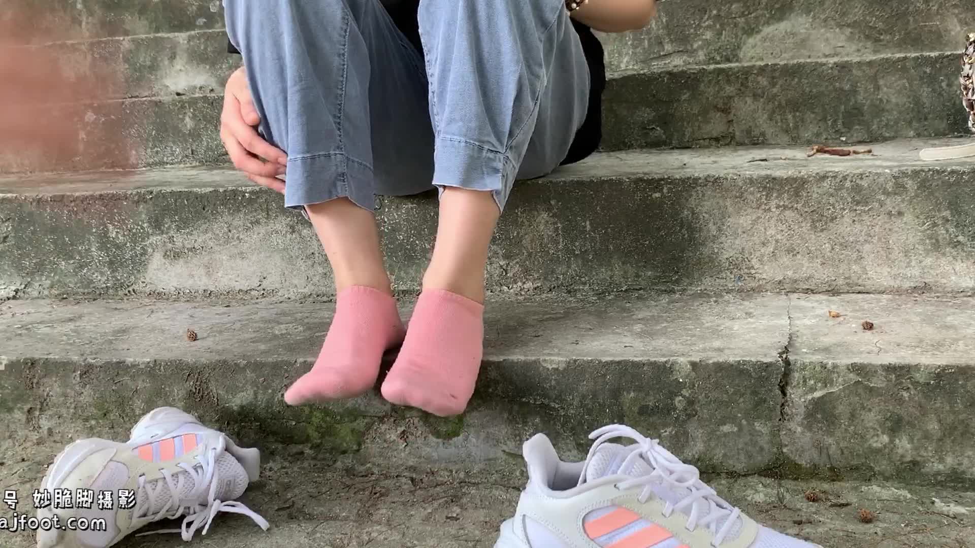 图片[4]-见新摄影_NO.013_大学护理美女户外牛仔裤棉袜_63P1V_1.62G - aifuli.cc-aifuli.cc