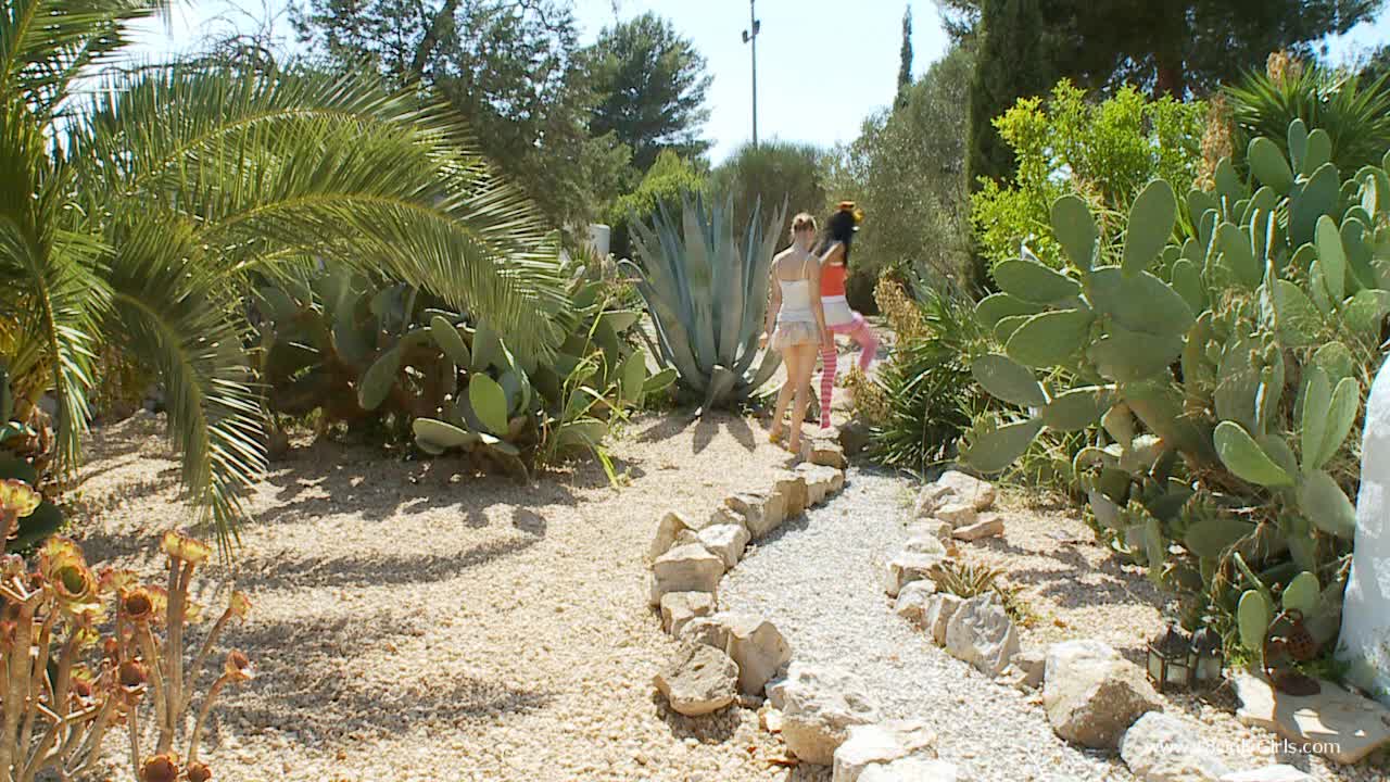 Mia_Beata_Peeing_like_boys_HD - aifuli.cc-aifuli.cc