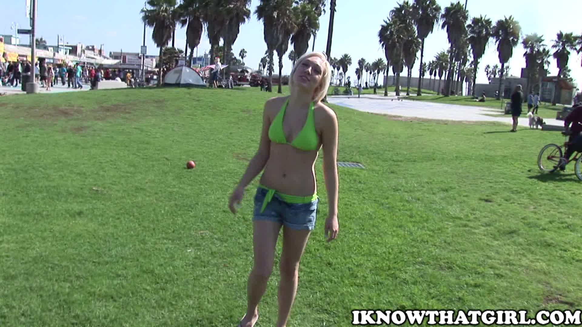 19._Lilly_Lebeau_26_1080_2_33_Trip_to_the_Beach_25.11.2009_ - aifuli.cc-aifuli.cc