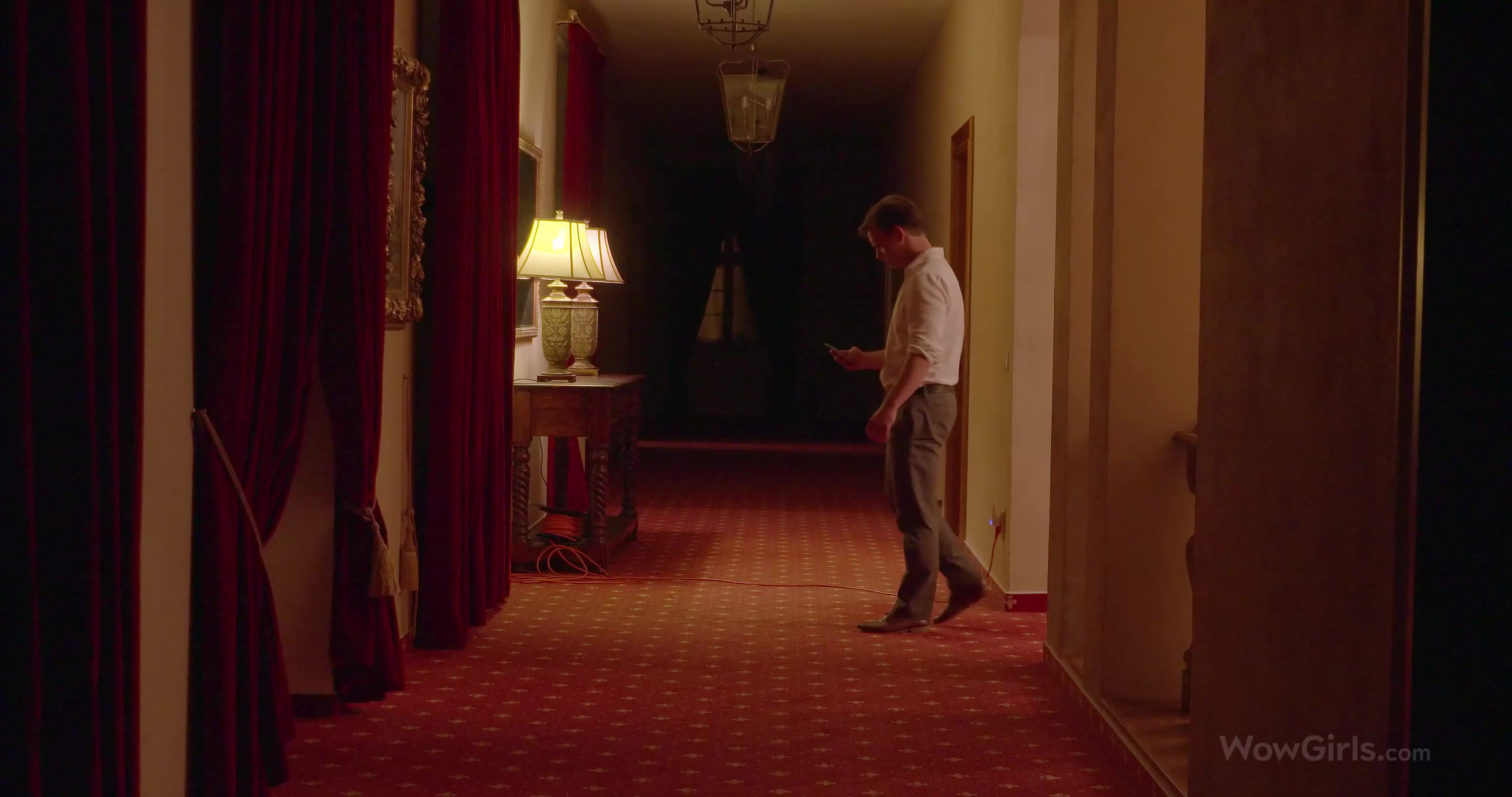 AnnaJolie_HandymanForAnHour_4096x2160_60fps - aifuli.cc-aifuli.cc