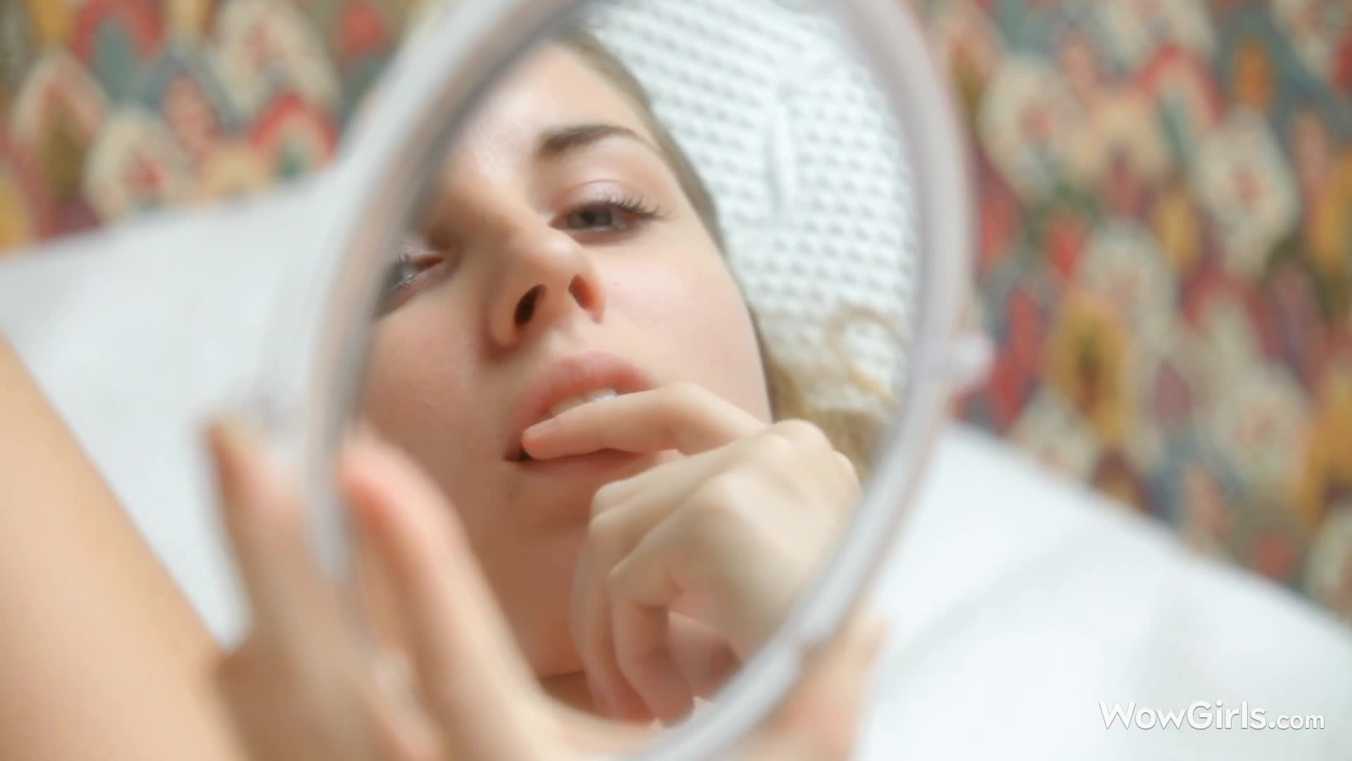 IrinaK_MirrorMirrorTellMeTrue_1920x1080_30fps - aifuli.cc-aifuli.cc