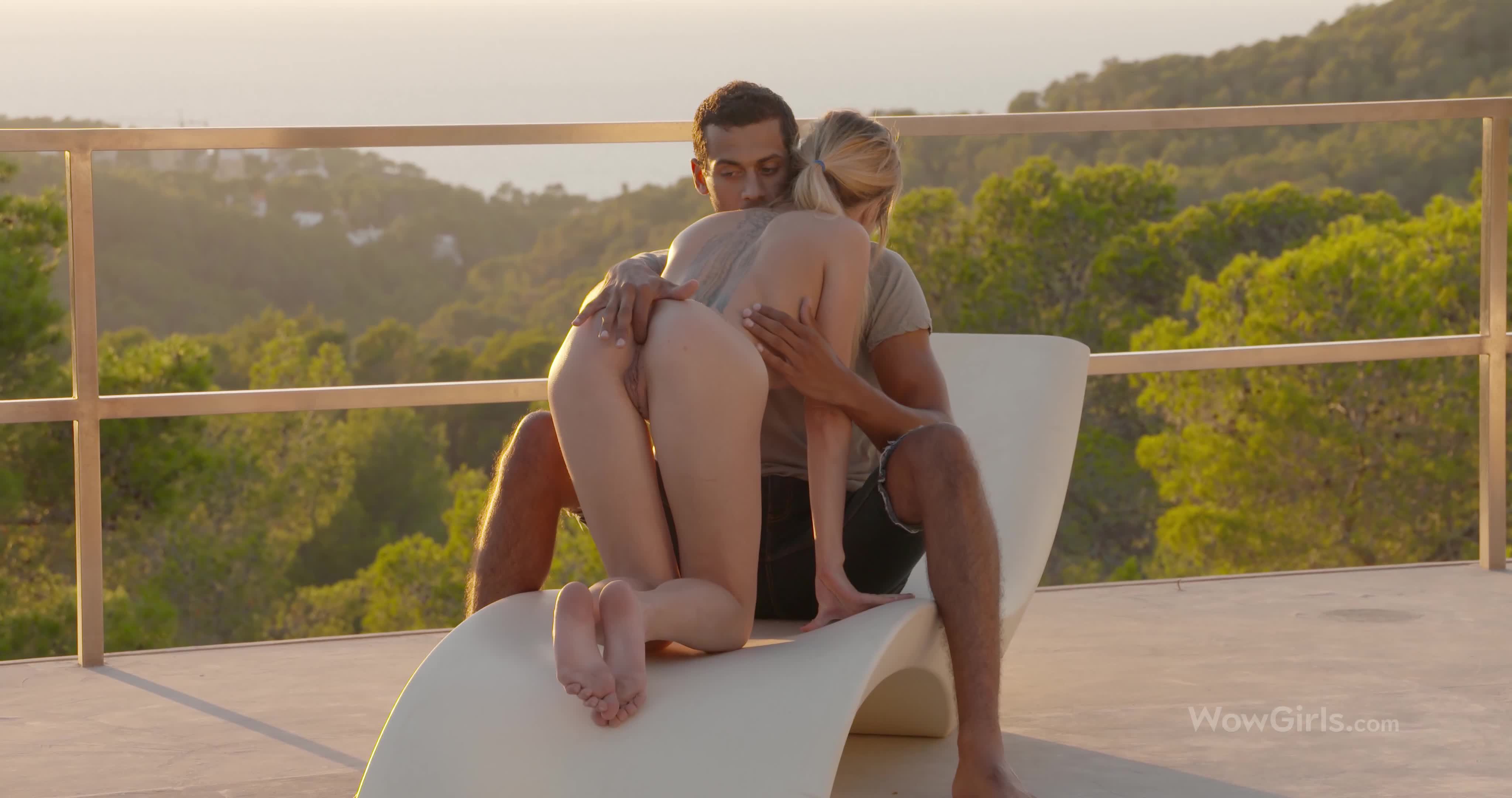 Olivka_InTheSunset_4096x2160_60fps - aifuli.cc-aifuli.cc