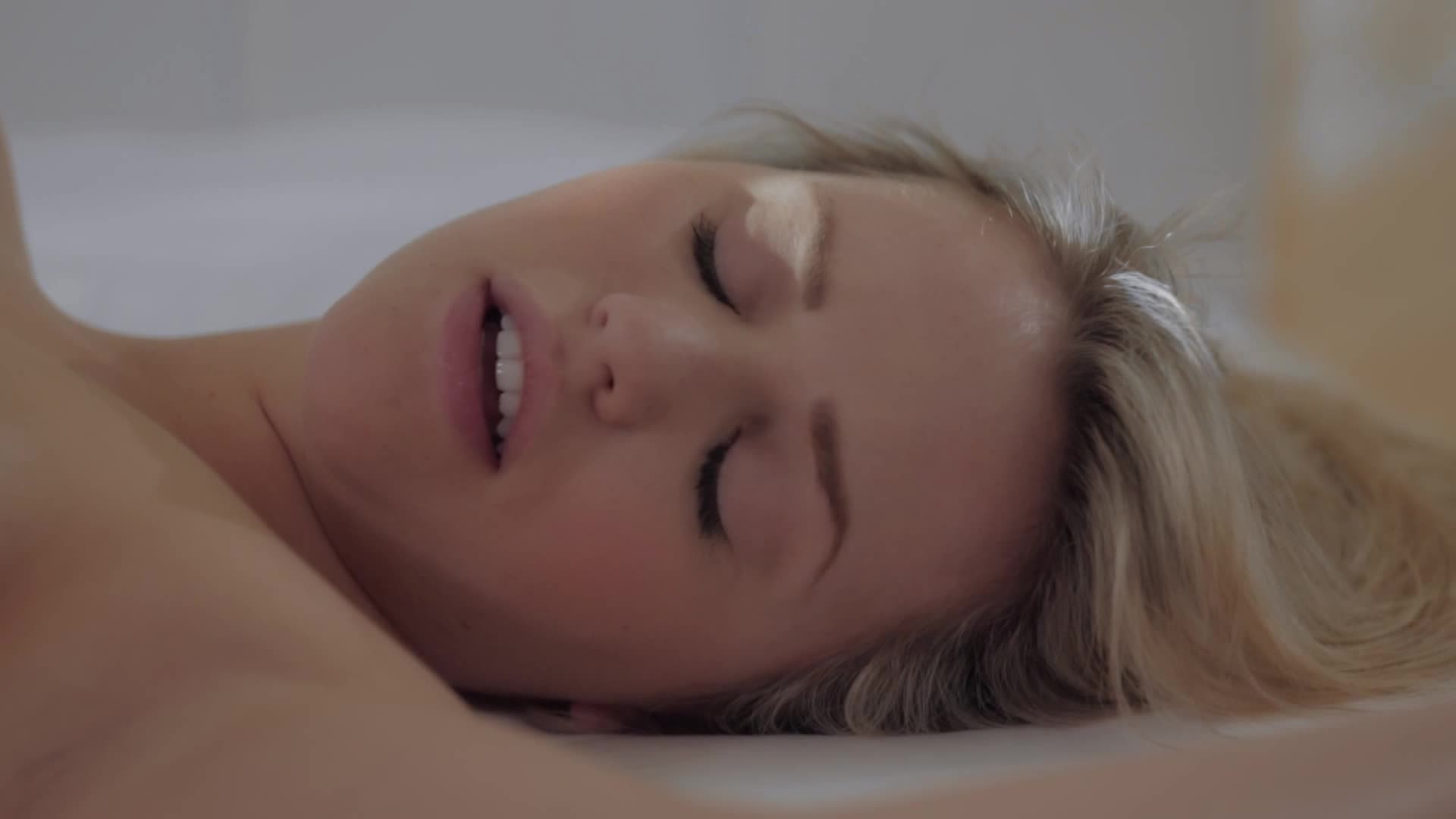 图片[3]-13_03_12_Jumping_On_The_Bed_Mia_M_ - aifuli.cc-aifuli.cc