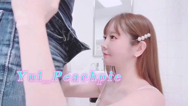 福利姬 办公室女神〖Peachpie〗公厕后入 紧张刺激 压抑的呻吟让人忍不住大力冲刺-aifuli.cc